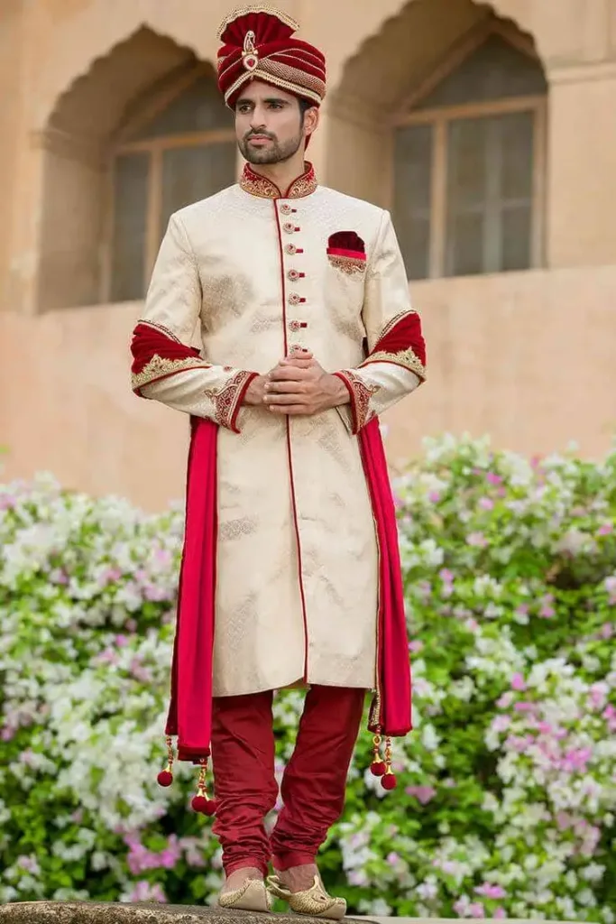 Elegant-Baraat-Pose-for-Indian-Groom