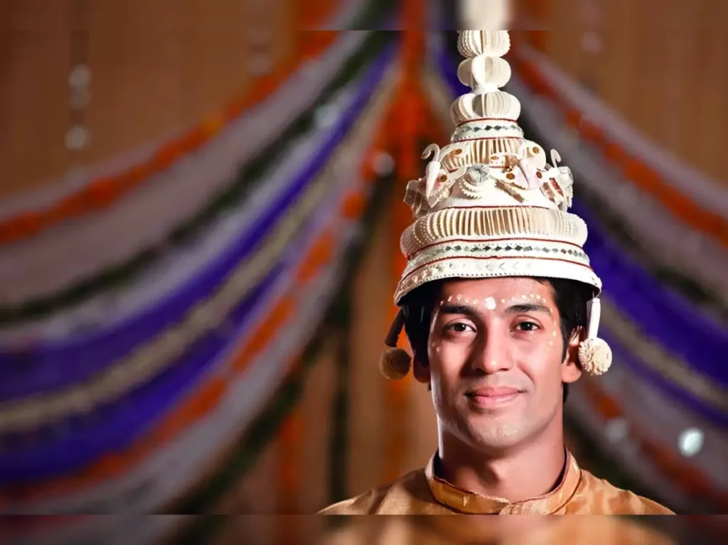 Traditional Bengali Groom Pose with 'Topor'
